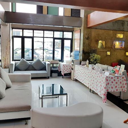Izen Budget Hotel & Residence Rayong Exteriör bild