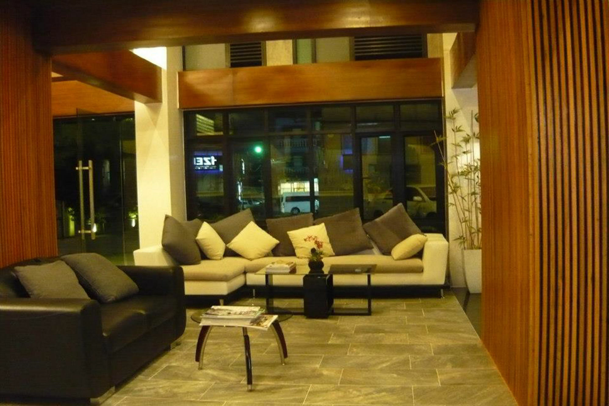 Izen Budget Hotel & Residence Rayong Exteriör bild