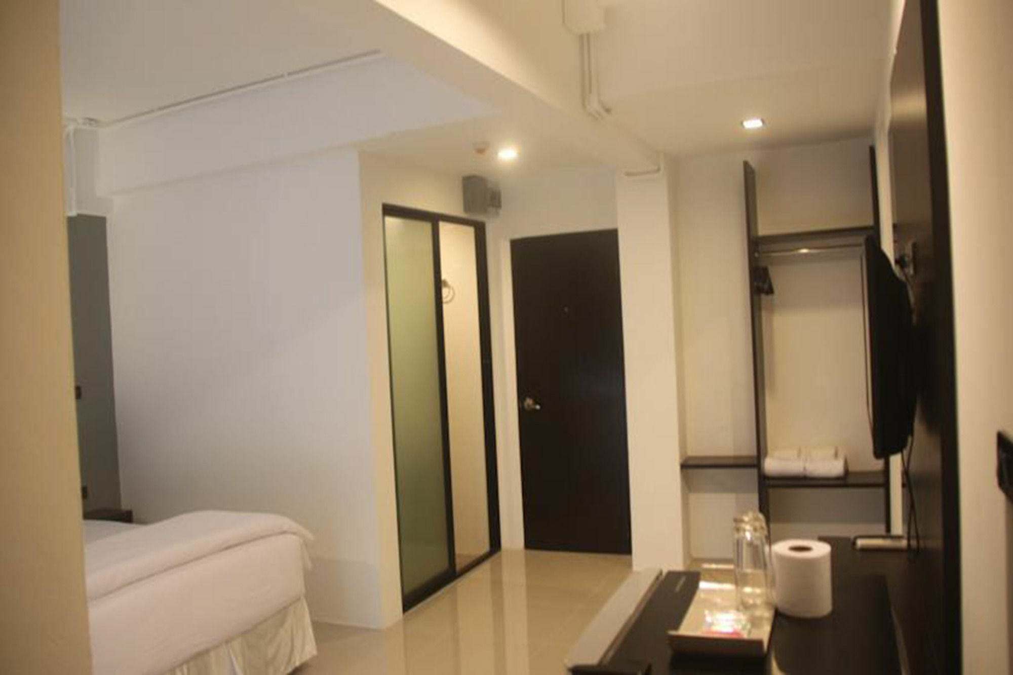 Izen Budget Hotel & Residence Rayong Exteriör bild