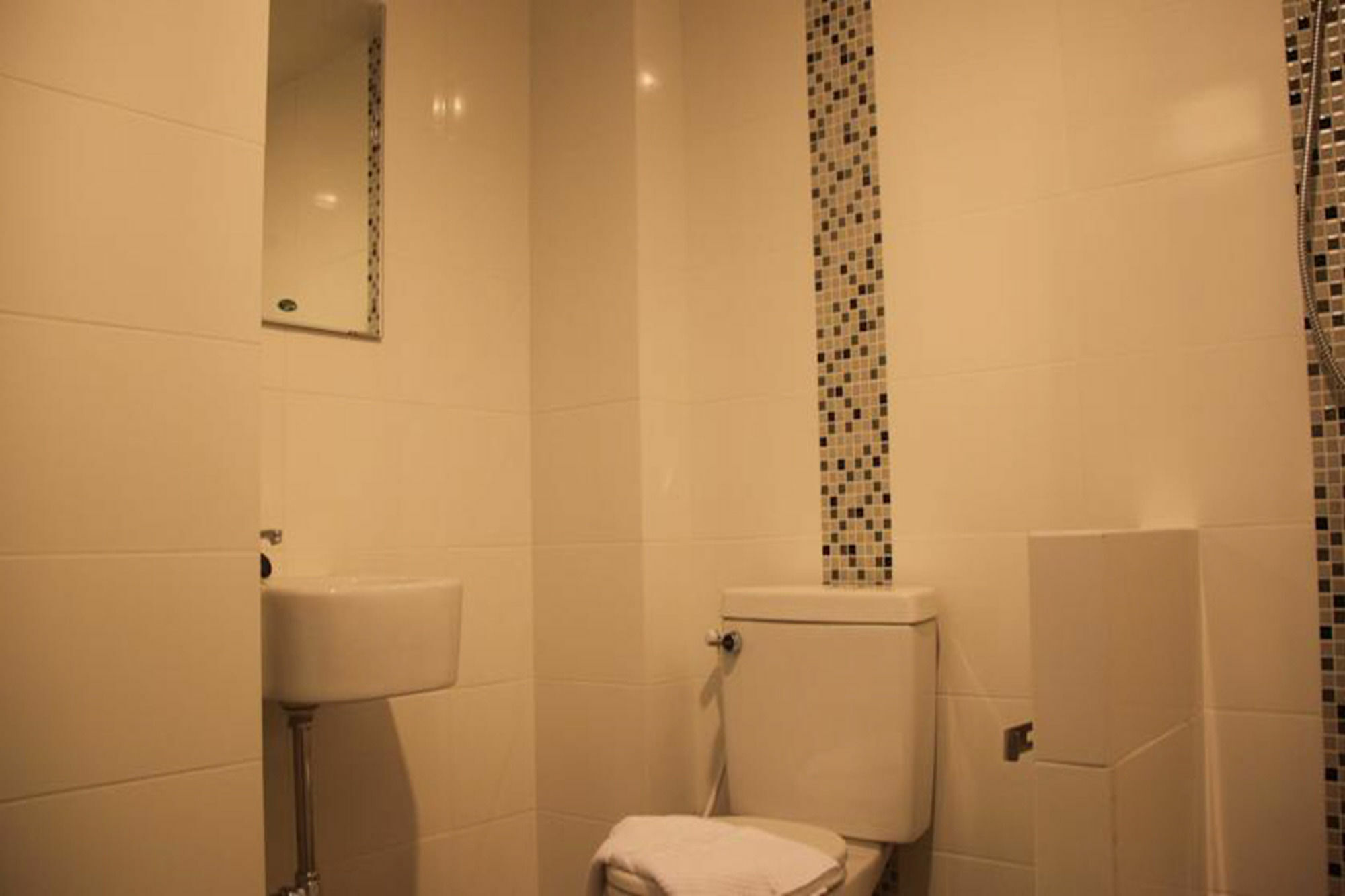 Izen Budget Hotel & Residence Rayong Exteriör bild