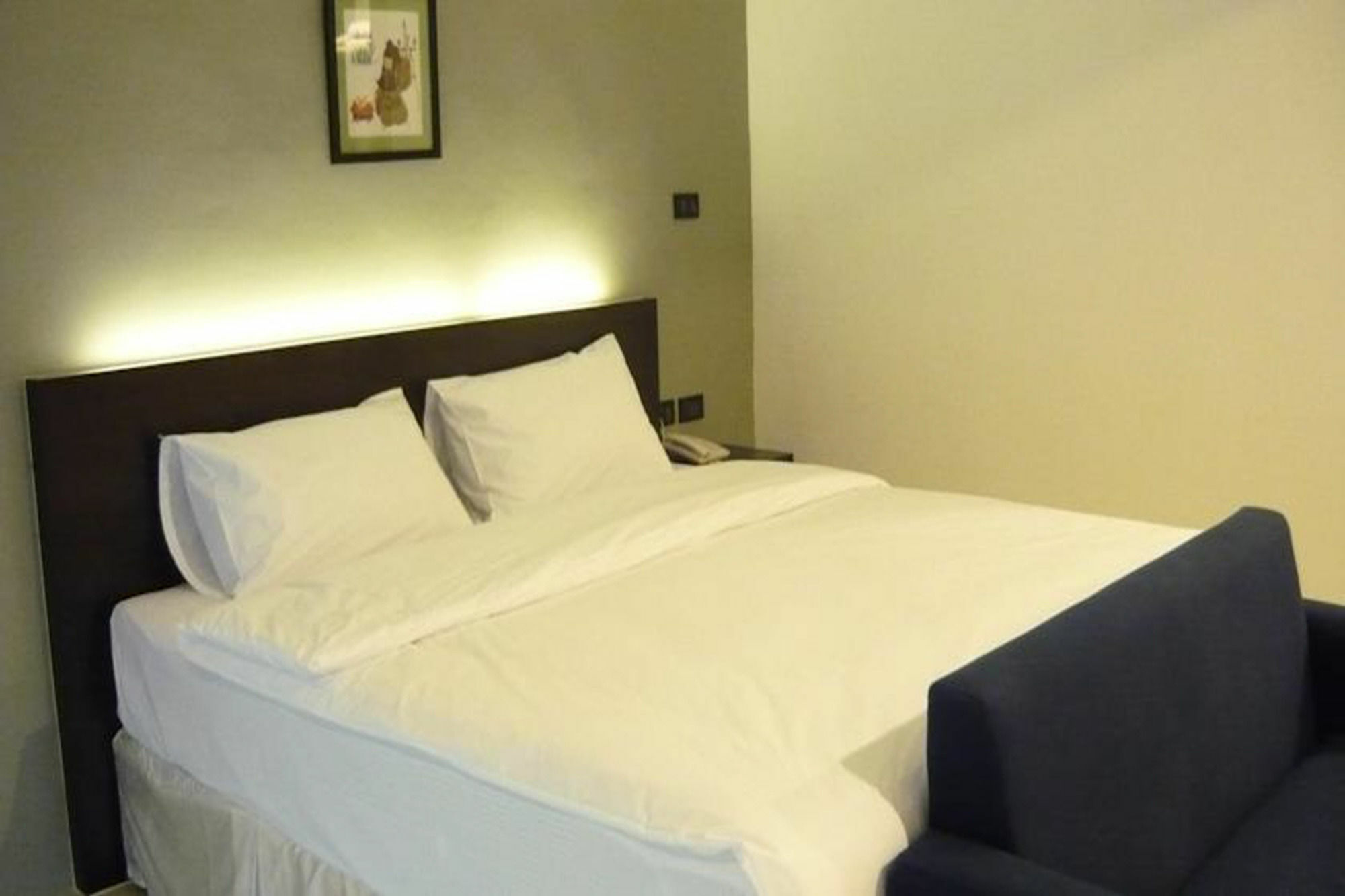 Izen Budget Hotel & Residence Rayong Exteriör bild