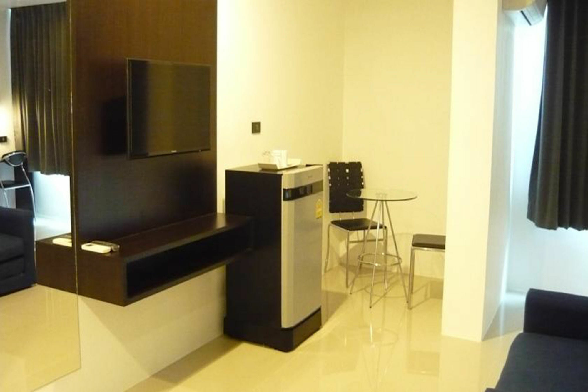 Izen Budget Hotel & Residence Rayong Exteriör bild