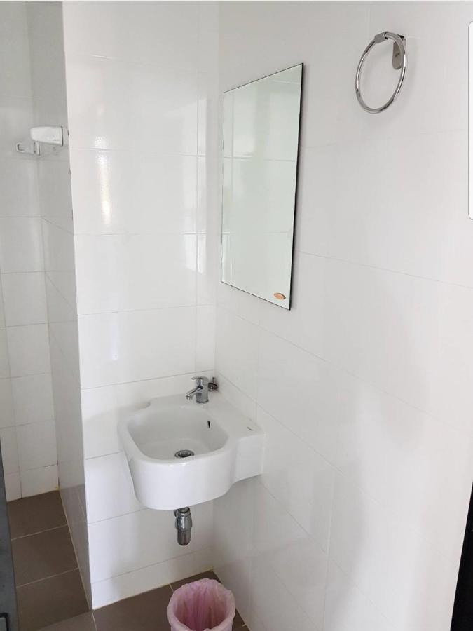 Izen Budget Hotel & Residence Rayong Exteriör bild